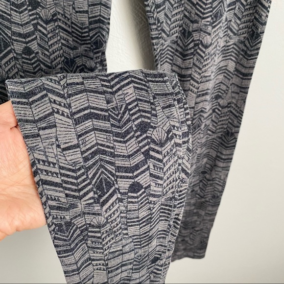 Printed Leggings Gray and Black - Picture 3 of 9